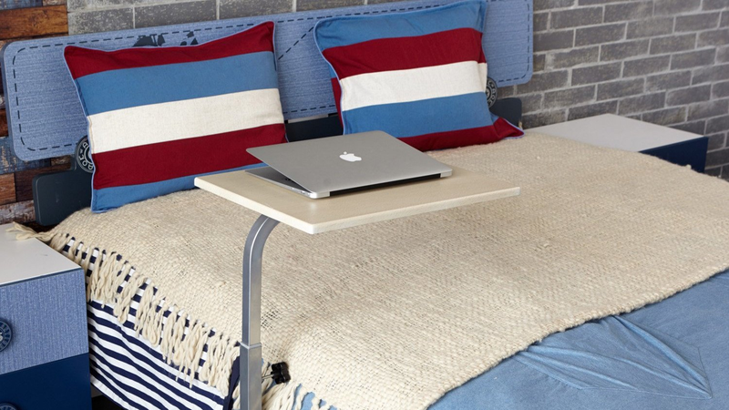 Mini escritorio Coavas para la cama | $30 | Amazon | Usa el código COAVAS136Foto: Amazon